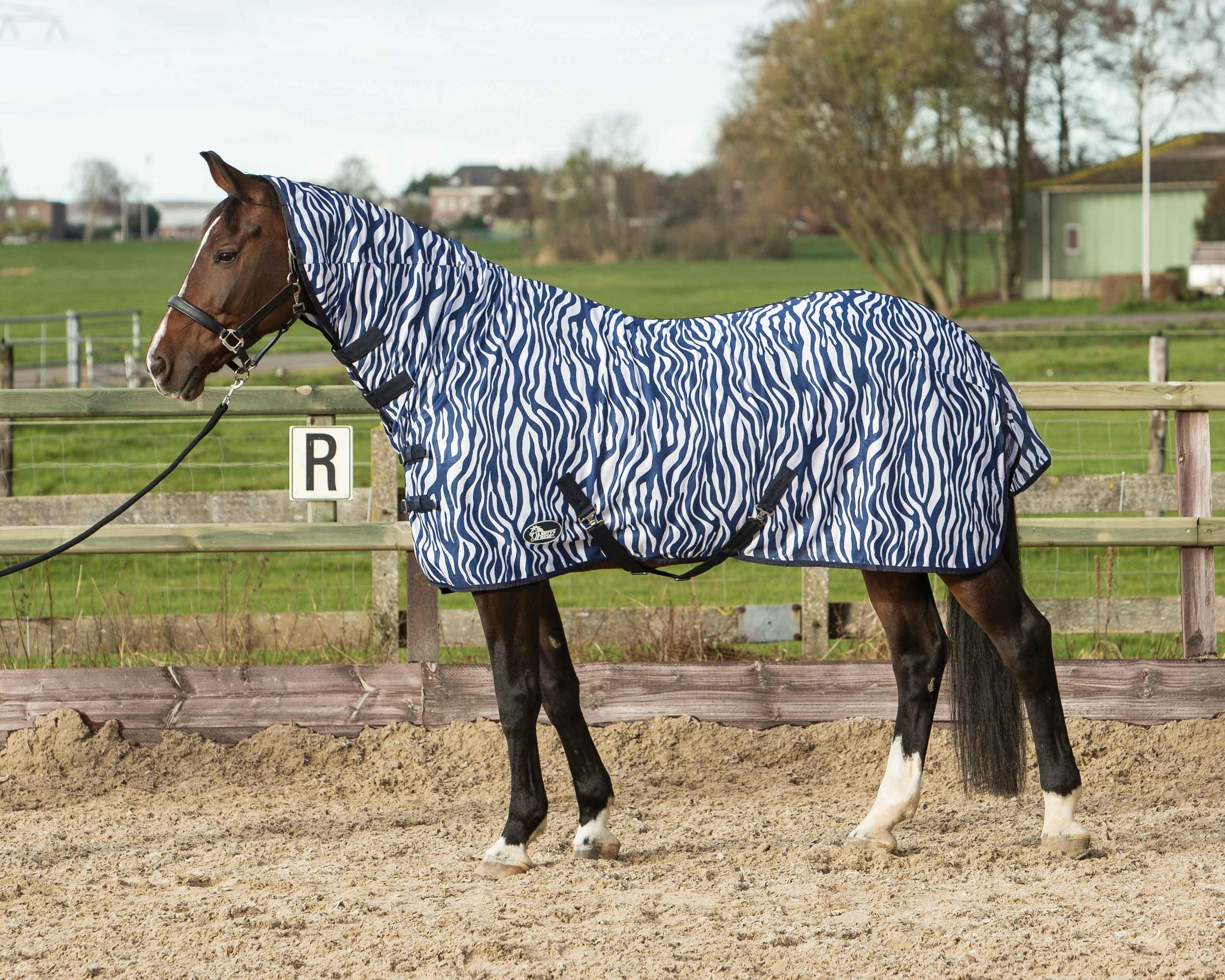 Harry's Horse Vliegendeken mesh met hals & singels, zebra medieval blue Harry's Horse Vliegendeken mesh met hals & singels, zebra medieval blue