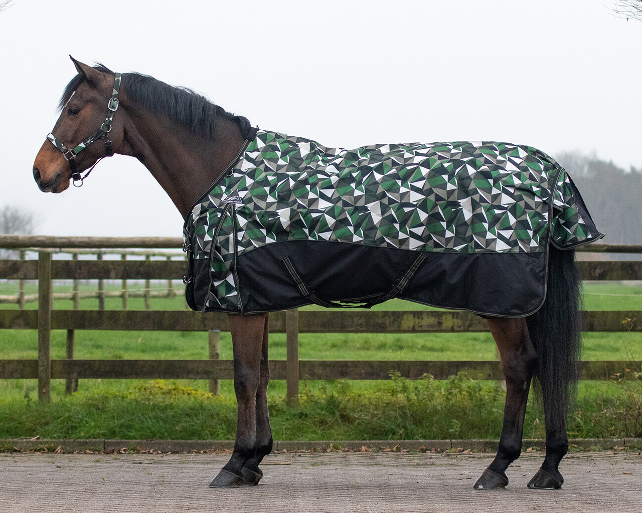 QHP Winterdeken turnout luxe 300gr QHP Winterdeken turnout luxe 300gr